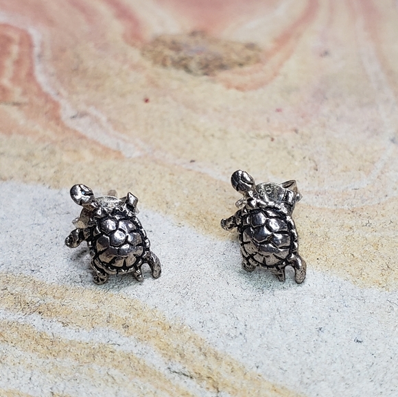 925 Jewelry - 925 Little Turtle Earrings.